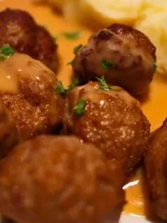 12 Retro Dishes Middle-Class Families Served in the 1960s (Remember Any?)