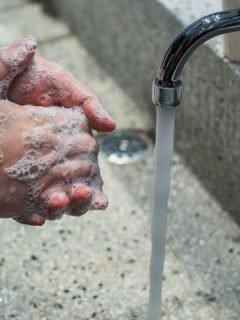 4 Kitchen Habits from the '60s That Would Never Pass Today's Standards