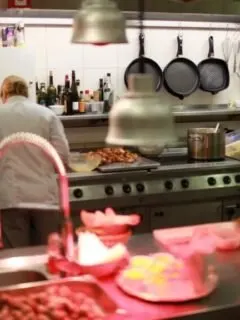 5 Fast Food Chains That Claim to Make Items from Scratch - and Why Doubts Still Linger