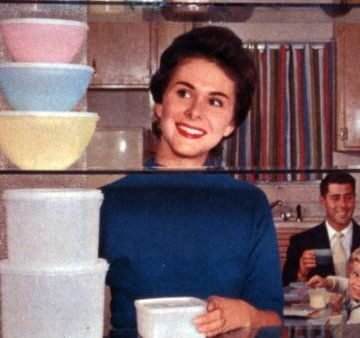 8 Vintage Tupperware Sets That Are Actually Dangerous