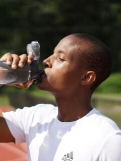 8 Signs of Dehydration You're Mistaking for Hunger