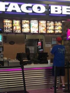 10 Things Taco Bell Employees Are Taught Never to Tell You