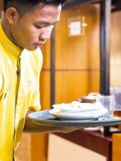 10 Dining Habits That Make Servers Dread Your Table